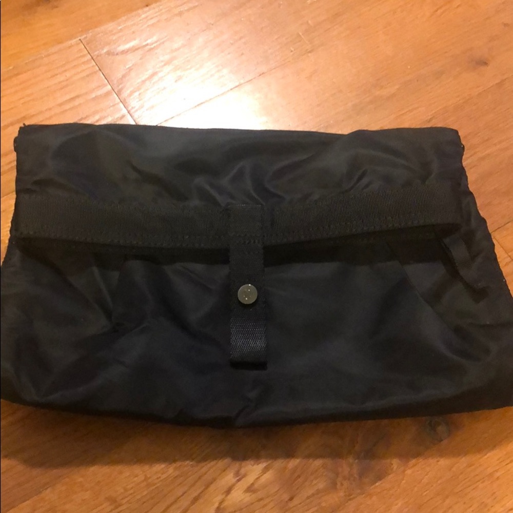 lululemon toiletry travel bag